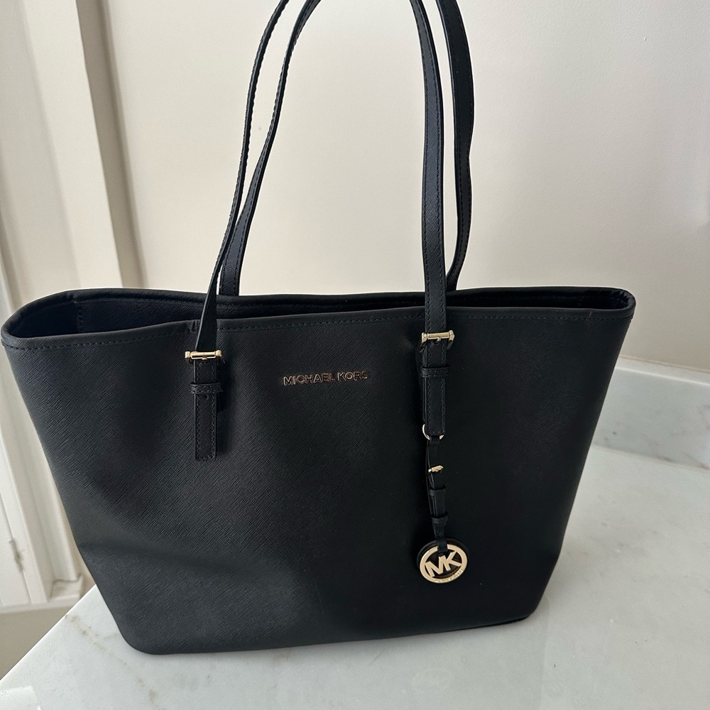 Michael Kors Black Large Jet Set Soffiano Leather Zip Top Tote - Picture 6 of 13